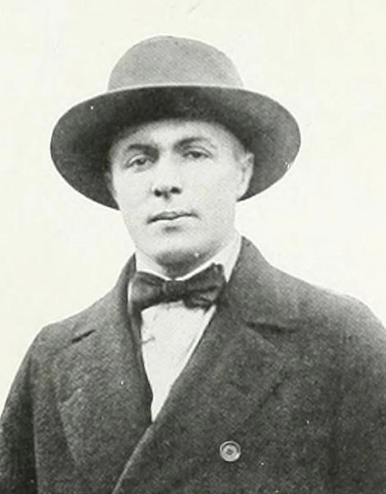 Portrait of Harry Young (1893–1977) – memorial page