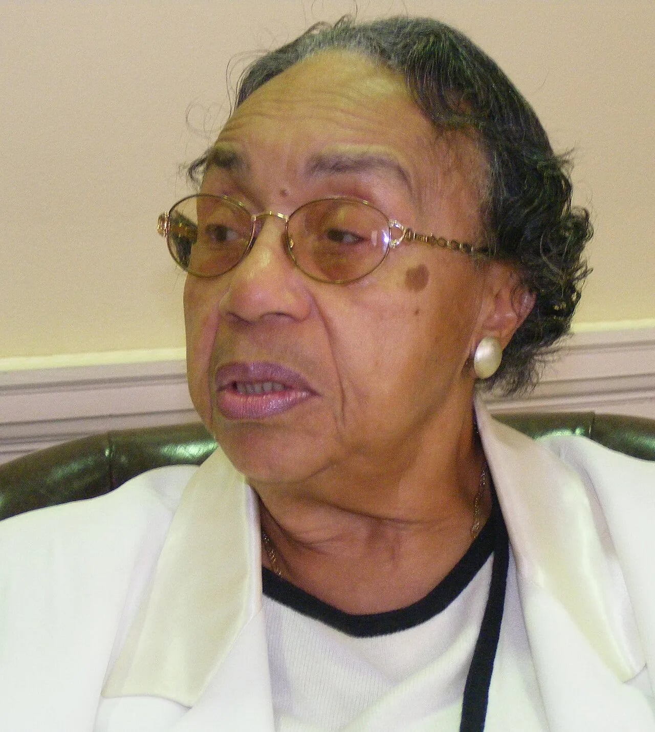 Portrait of Hattie N. Harrison (1928–2013) – memorial page