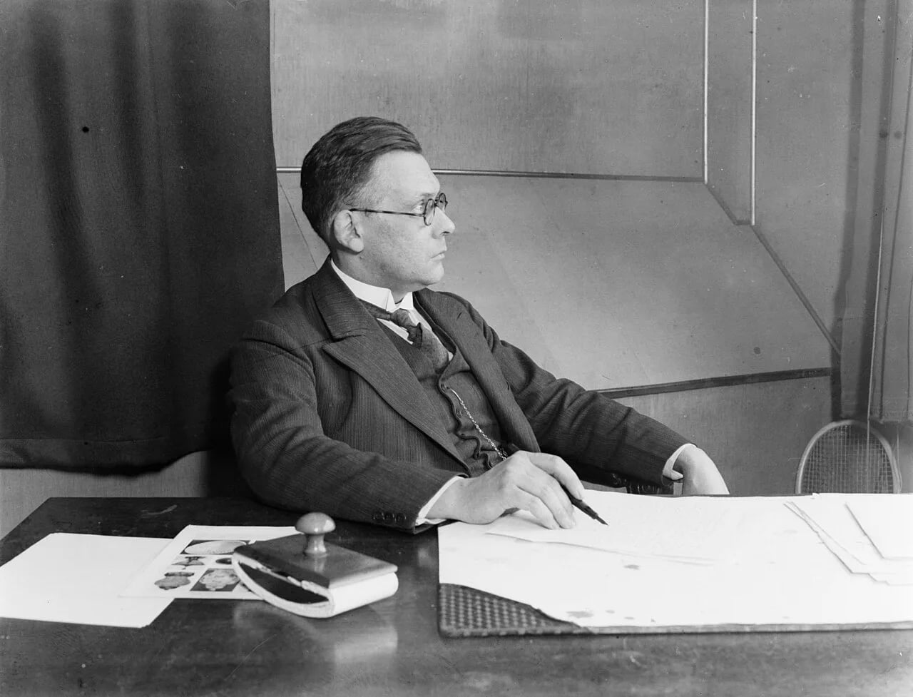 Porträt von Jan Pieter Marie Laurens de Vries (1890–1964) – Gedenkseite