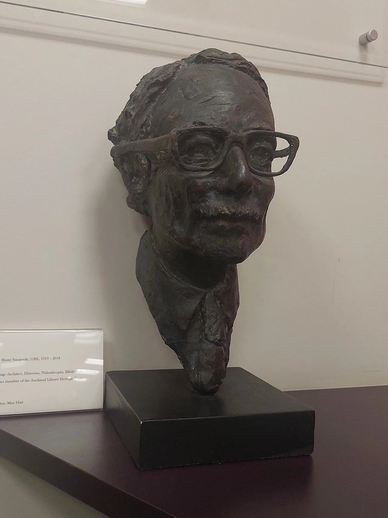 Portrait of John Stacpoole (1919–2018) – memorial page