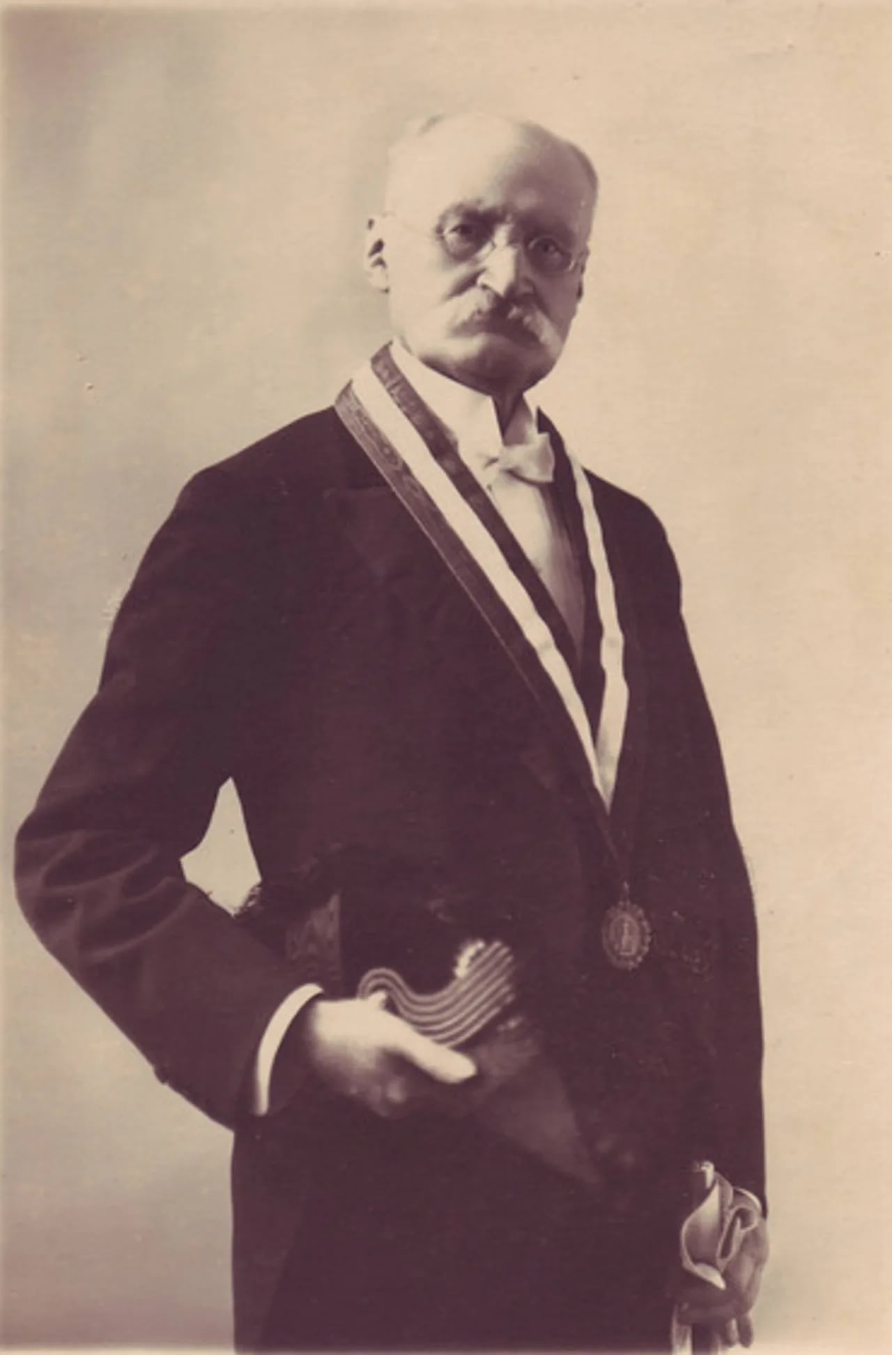 Portrait of Antolín Robles y Lugo (1853–1931) – memorial page