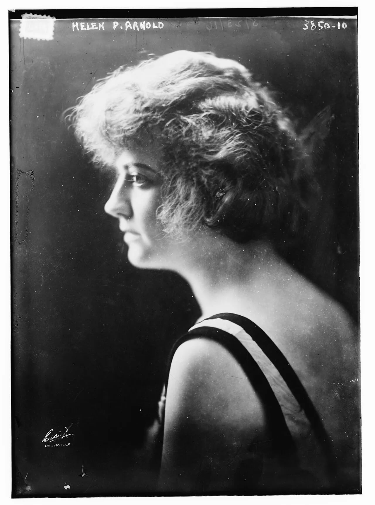 Portrait of Helen Arnold (1890–1976) – memorial page
