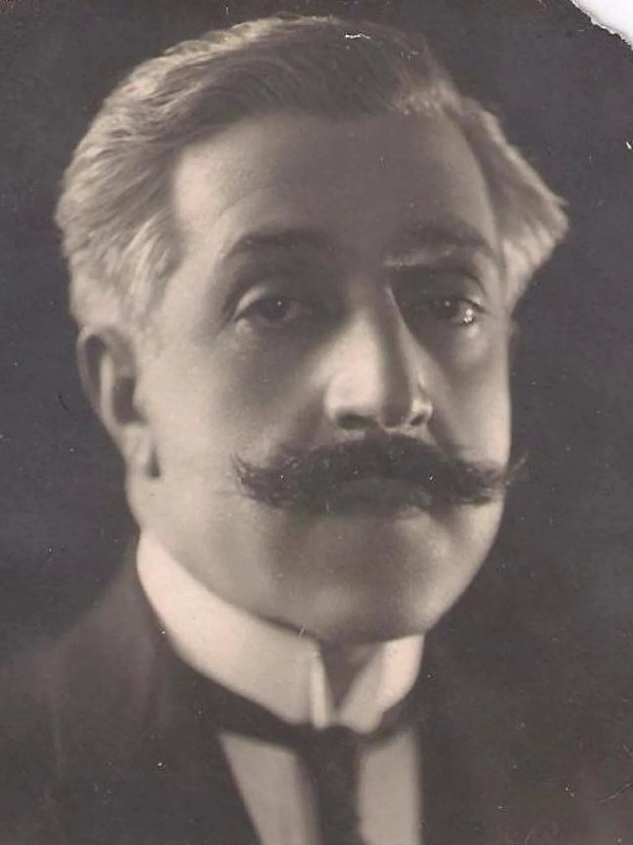 Portrait of Armando Larraguibel (1883–1972) – memorial page