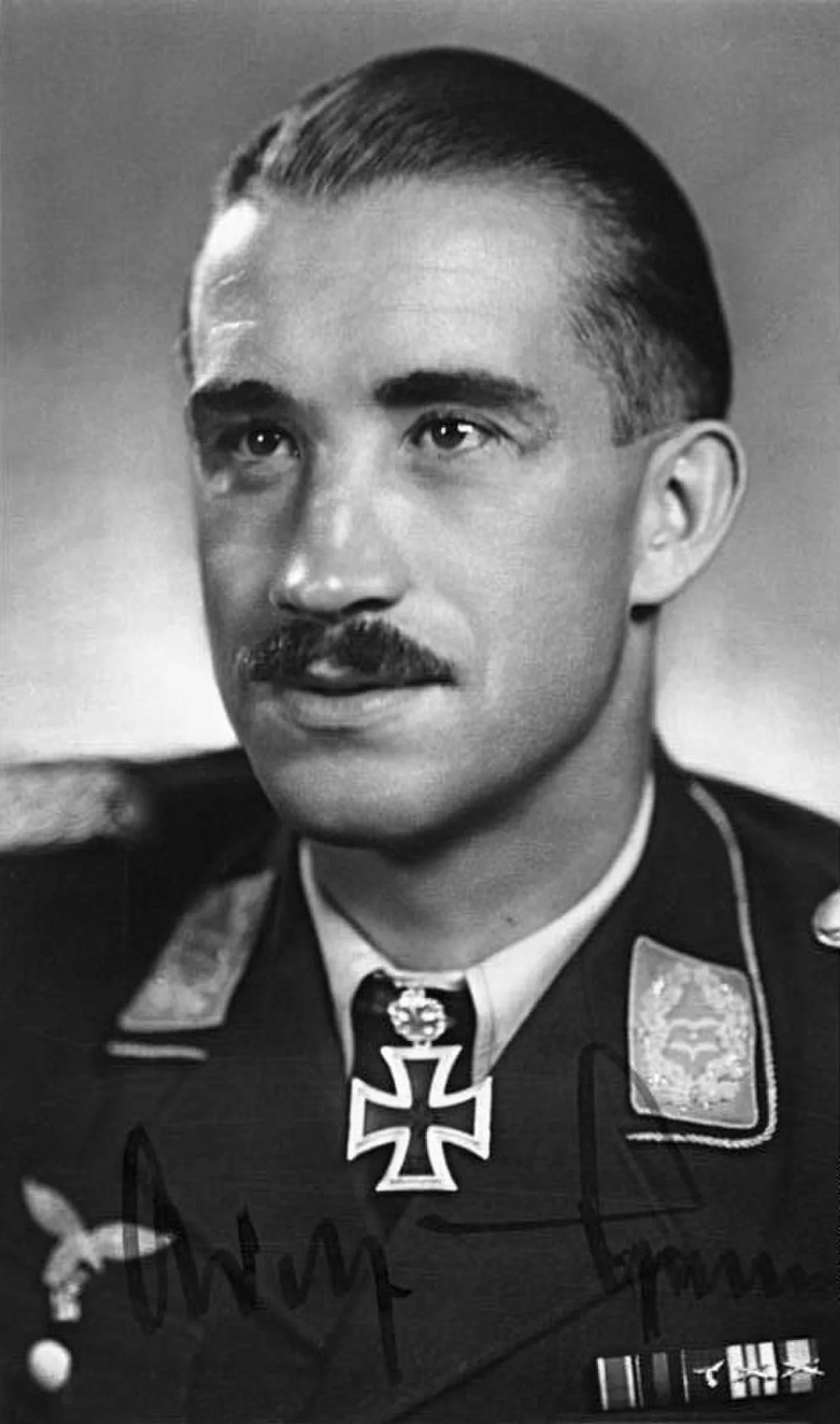 Porträt von Adolf Galland (1912–1996) – Gedenkseite