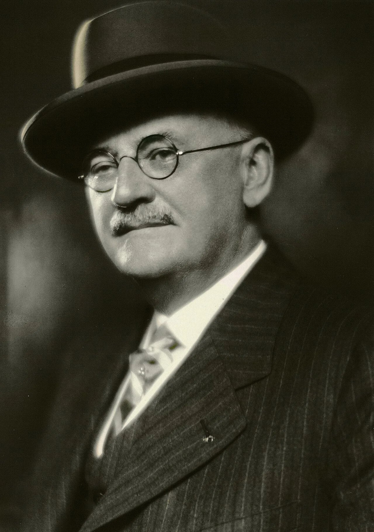 Porträt von Henry Adams (1858–1929) – Gedenkseite