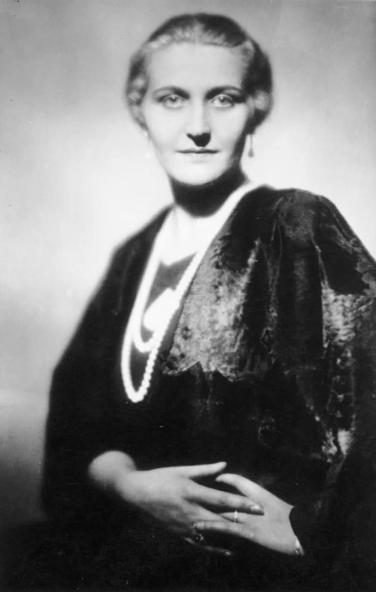 Portrait of Magda Goebbels (1901–1945) – memorial page