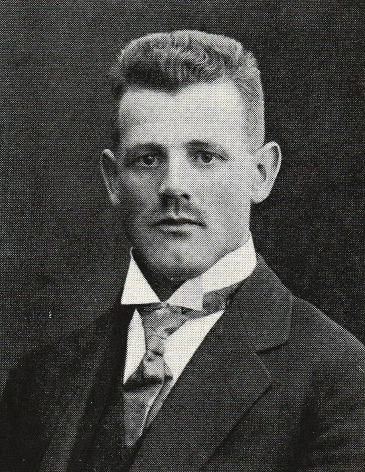 Portrait of Erik Fast (1883–1976) – memorial page