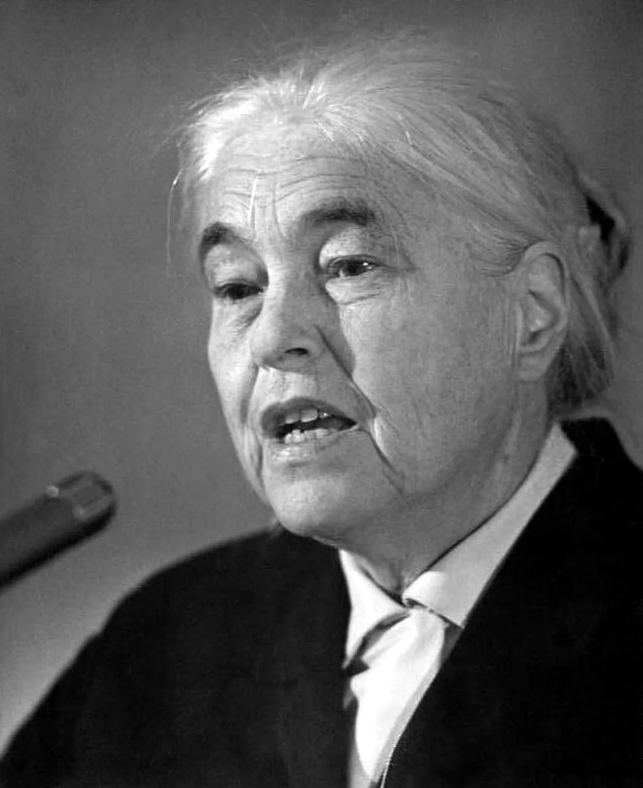 Portrait of Anna Seghers (1900–1983) – memorial page