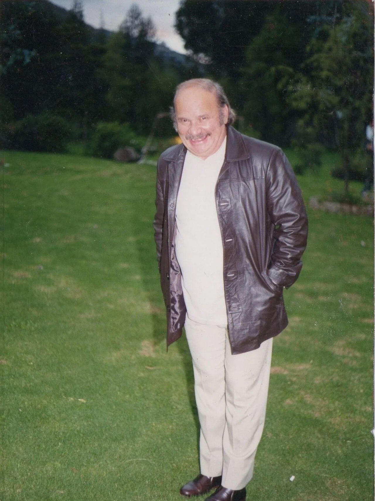 Portrait of Hernando Casanova (1945–2002) – memorial page