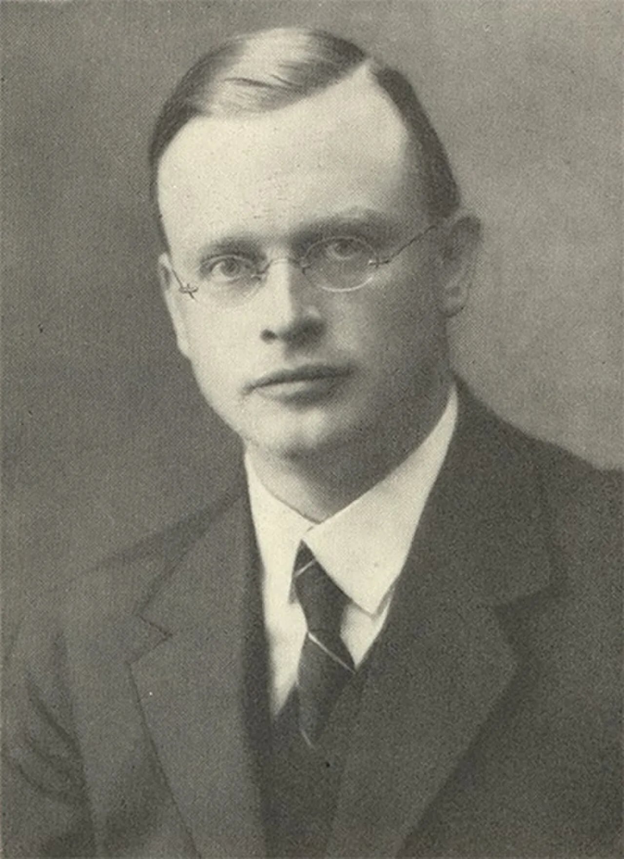 Portrait of Carl Fries (1895–1982) – memorial page