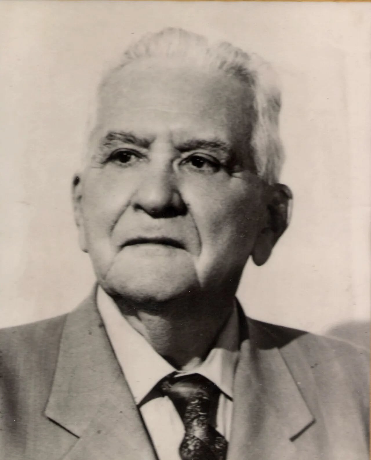 Portrait of Carlos R. Menéndez (1872–1961) – memorial page