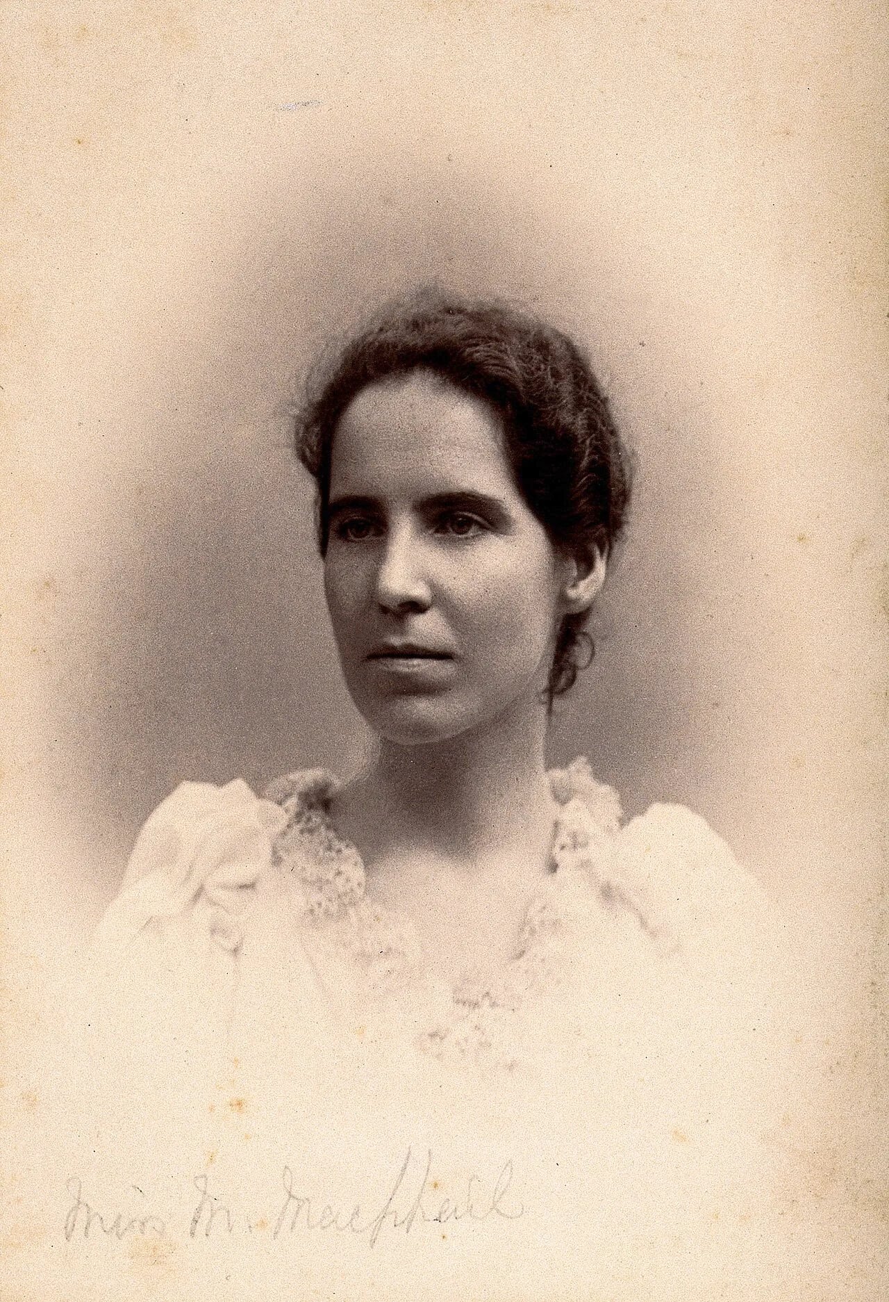 Porträt von Alexandrina Matilda MacPhail (1860–1946) – Gedenkseite