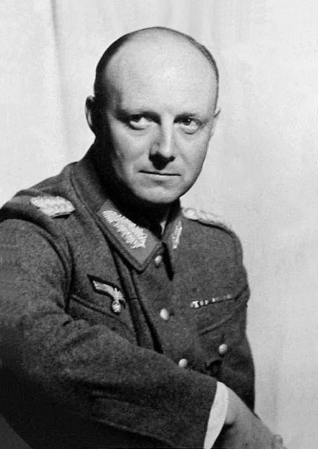 Portrait of Henning von Tresckow (1901–1944) – memorial page