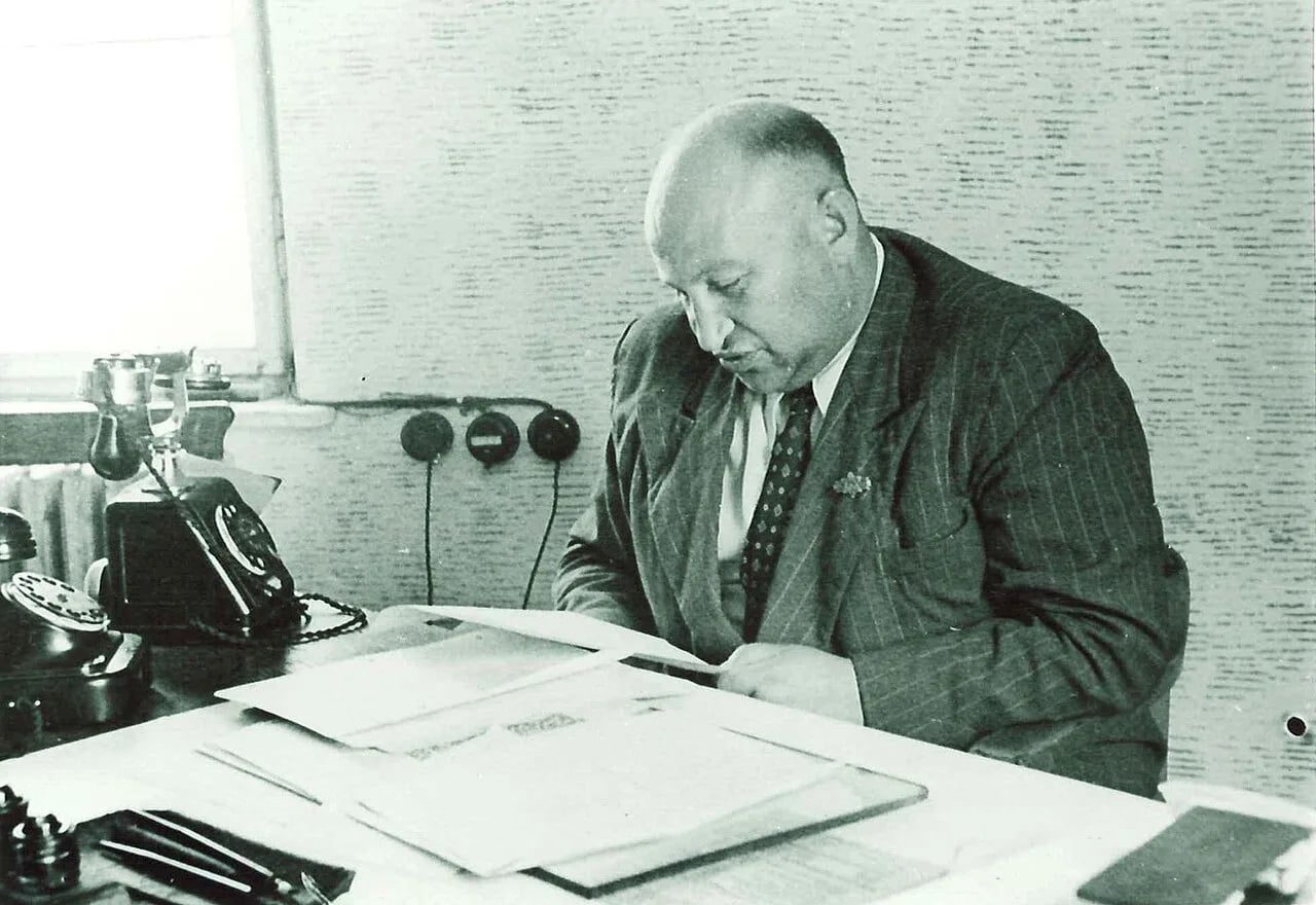 Portrait of Hirsch Schwarzberg (1907–1987) – memorial page