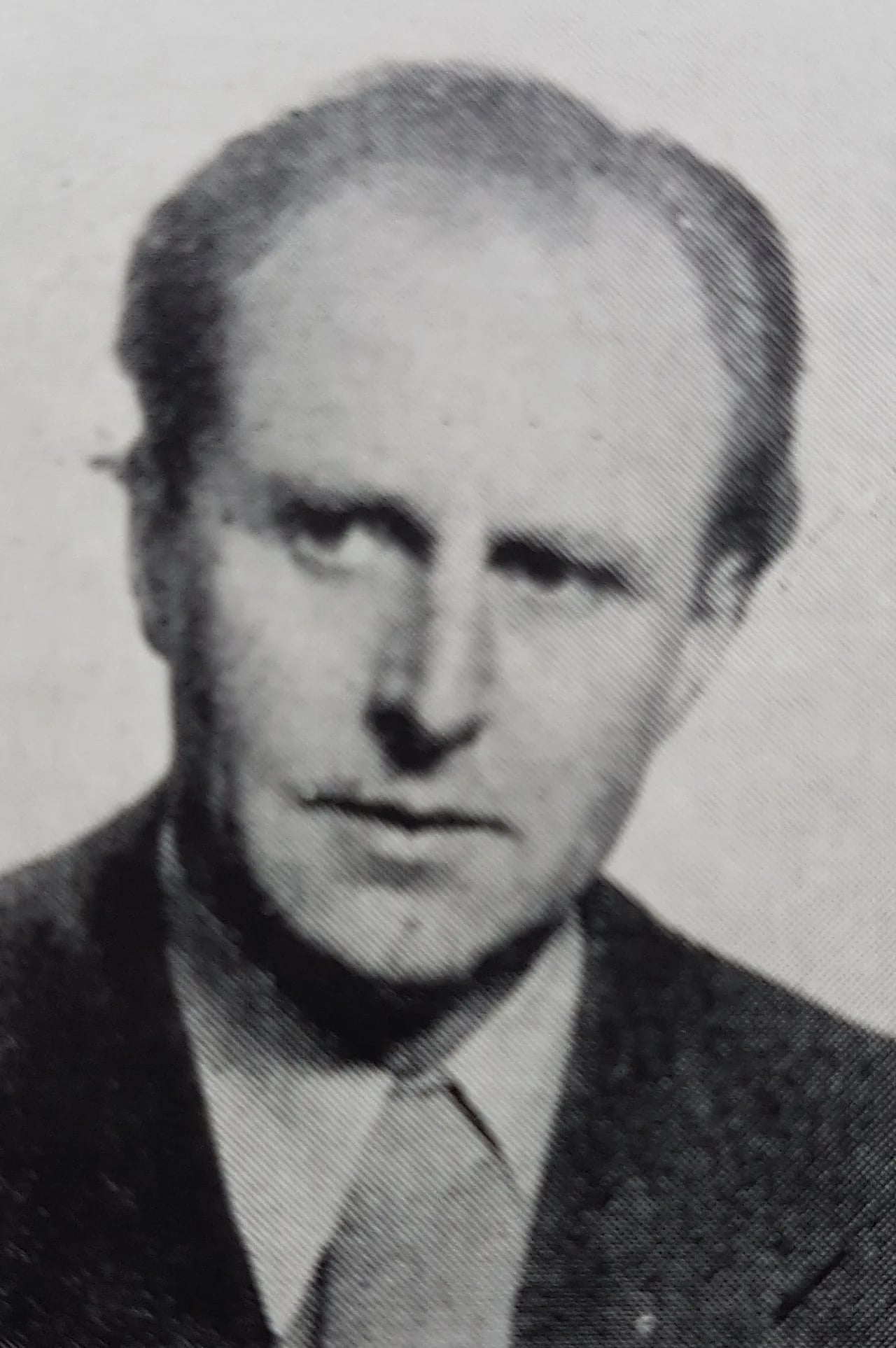 Portrait of Erik Hallgren (1910–2000) – memorial page