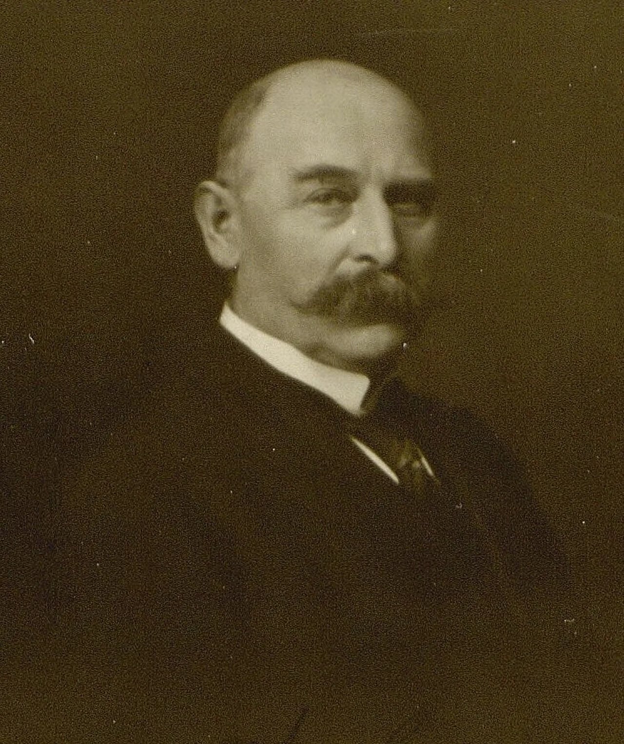Portrait of C.N. Hauge (1870–1940) – memorial page