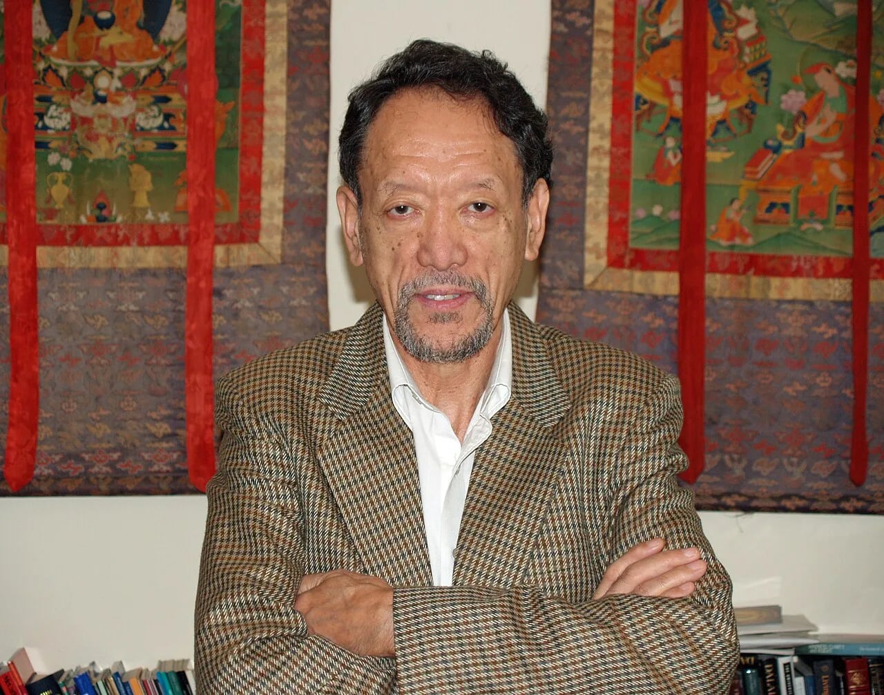 Porträt von Tashi Wangdi (1947–2025) – Gedenkseite