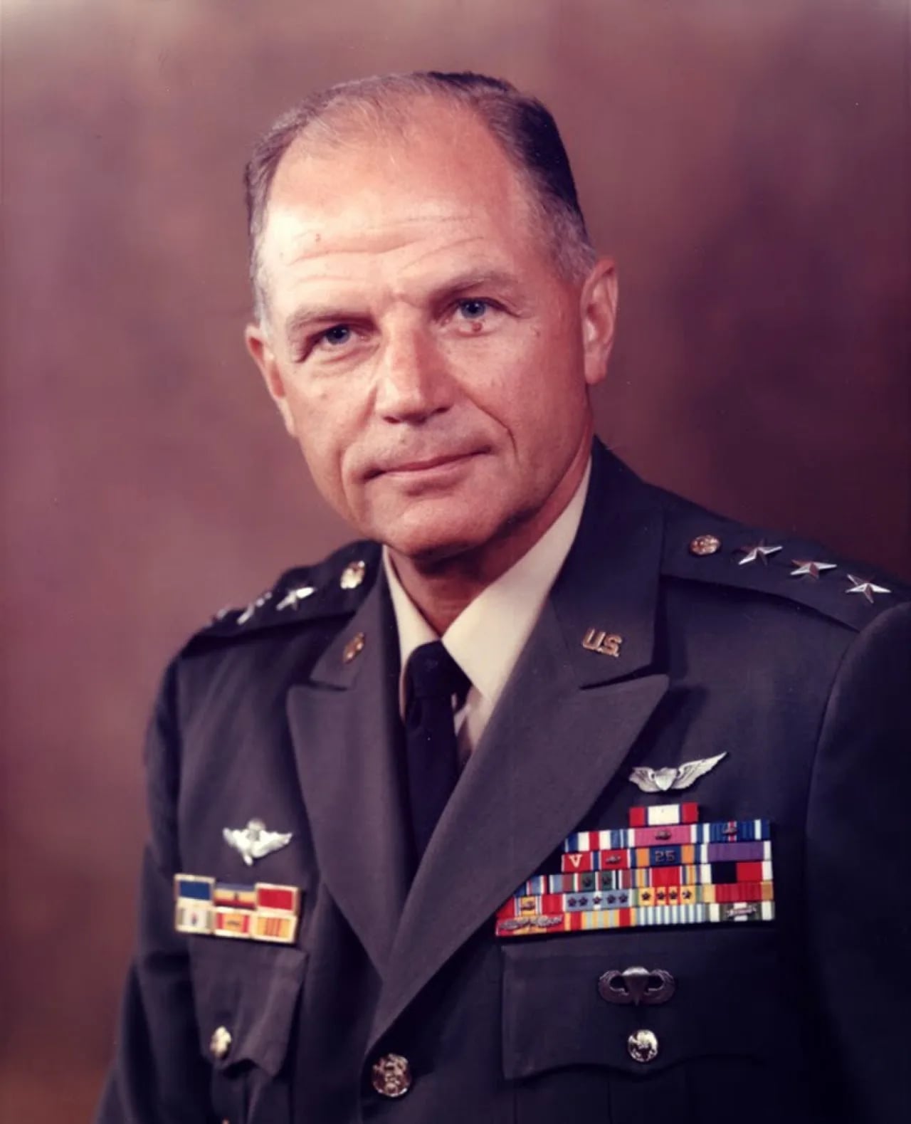 Porträt von Richard T. Knowles (1916–2013) – Gedenkseite