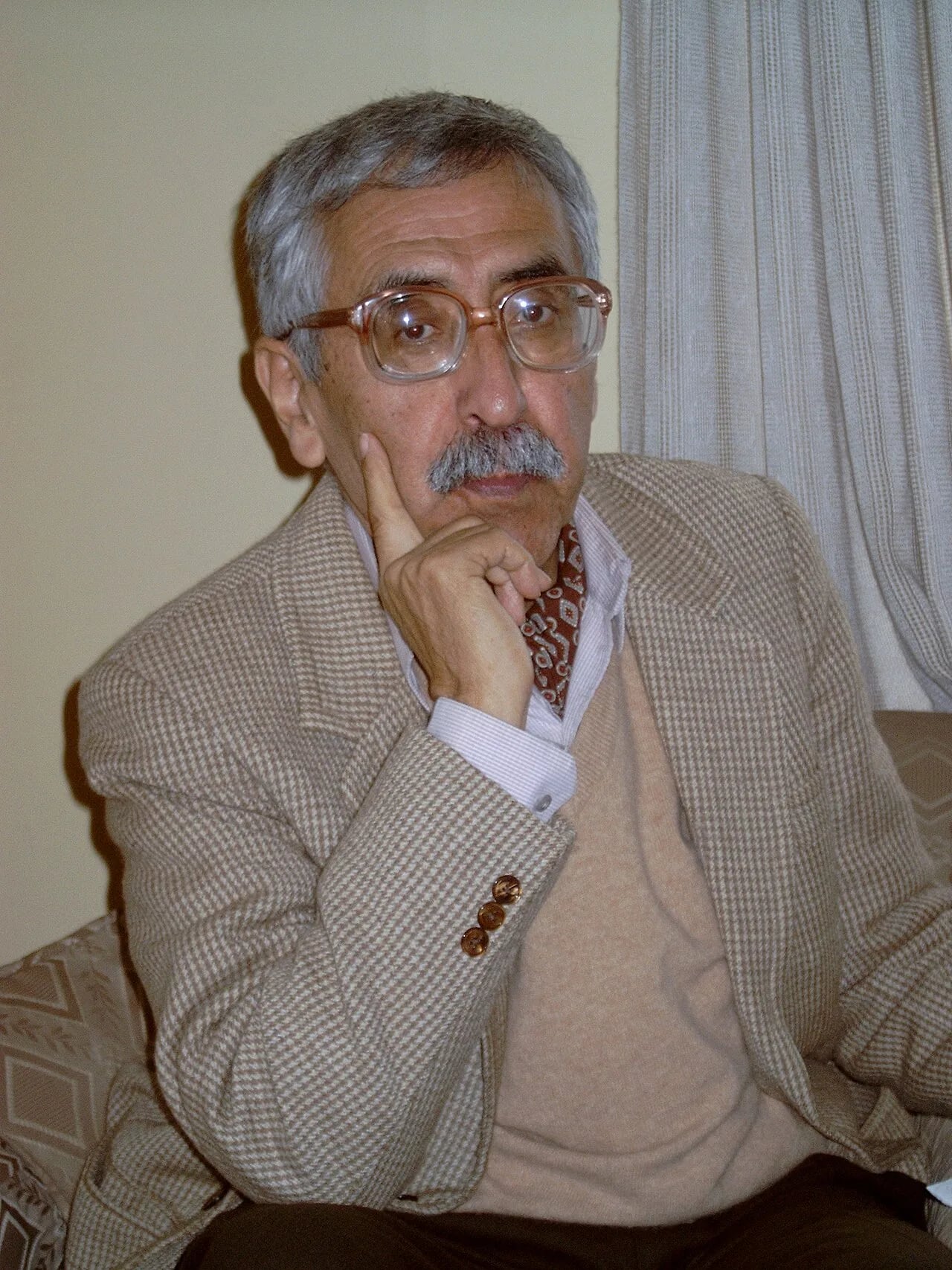 Porträt von Edgardo Rivera Martínez (1933–2018) – Gedenkseite