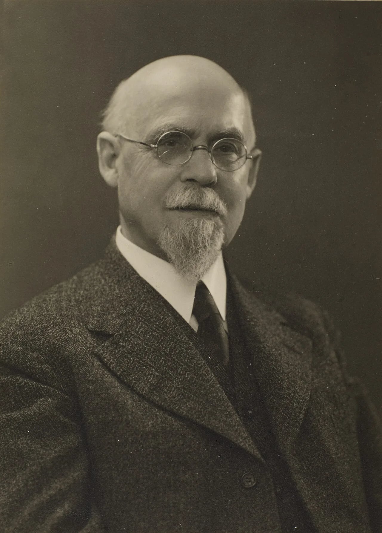 Portrait of Aage Friis (1870–1949) – memorial page