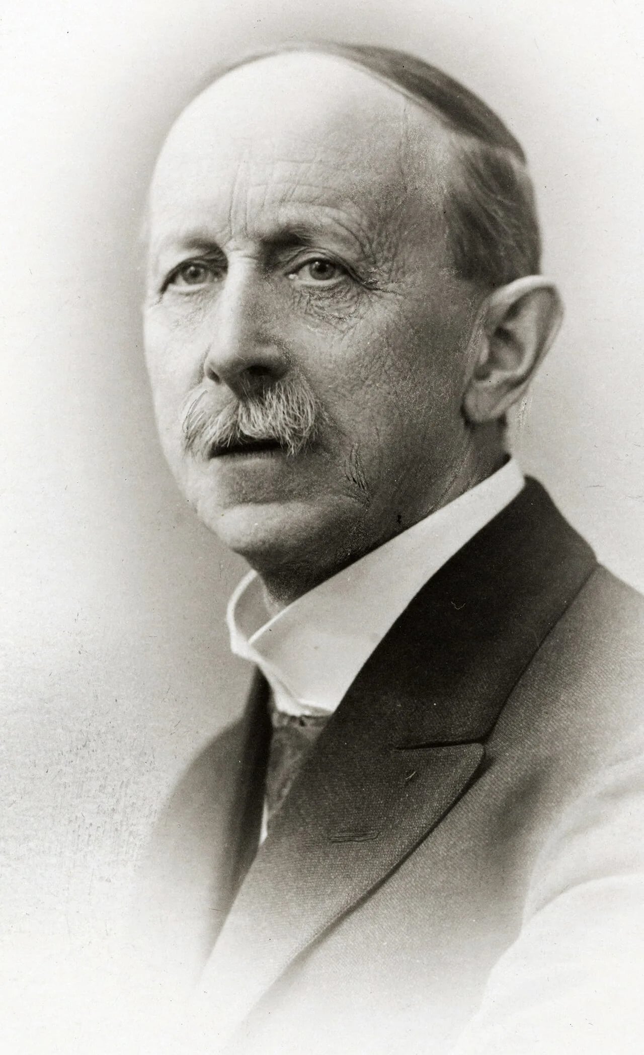 Portrait of Hjalmar Pettersen (1856–1928) – memorial page