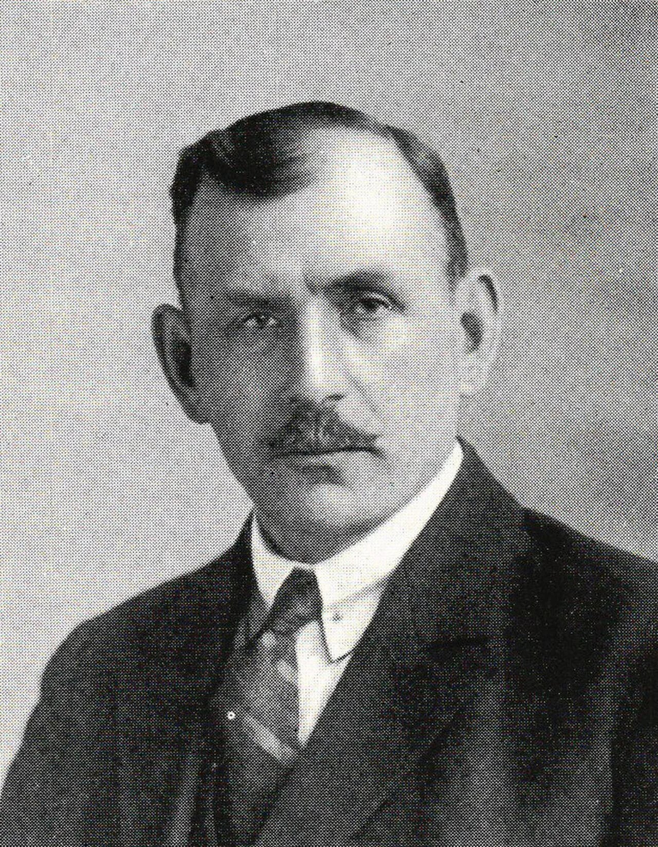 Portrait of Verner Karlsson (1880–1954) – memorial page