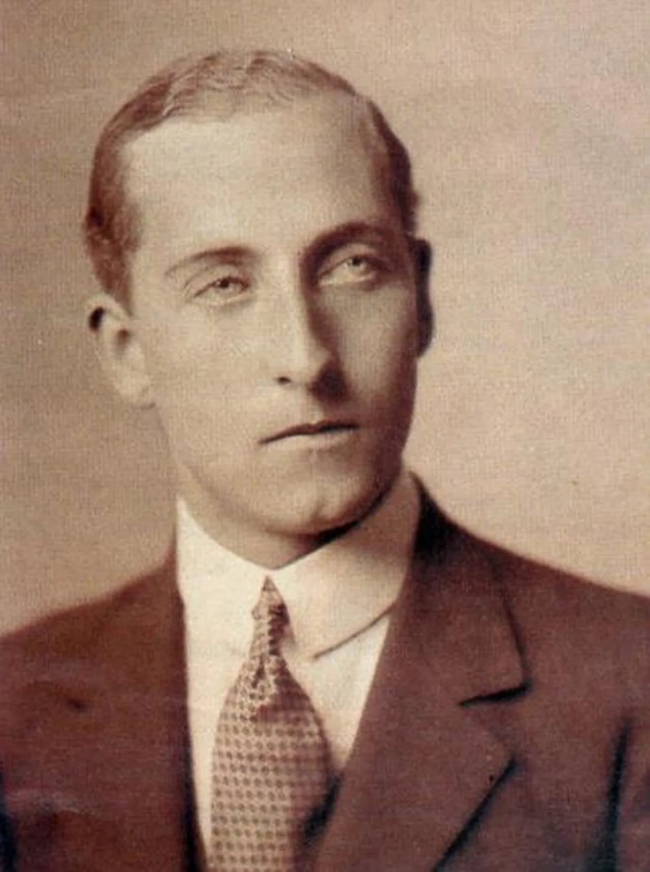 Porträt von Prince Charles-Philippe of Orléans (1905–1970) – Gedenkseite