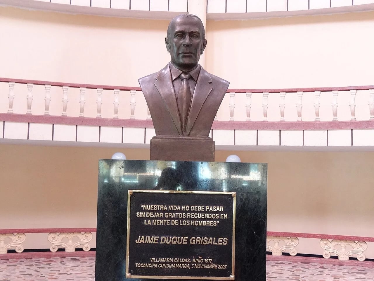 Portrait of Jaime Duque Grisales (1917–2007) – memorial page