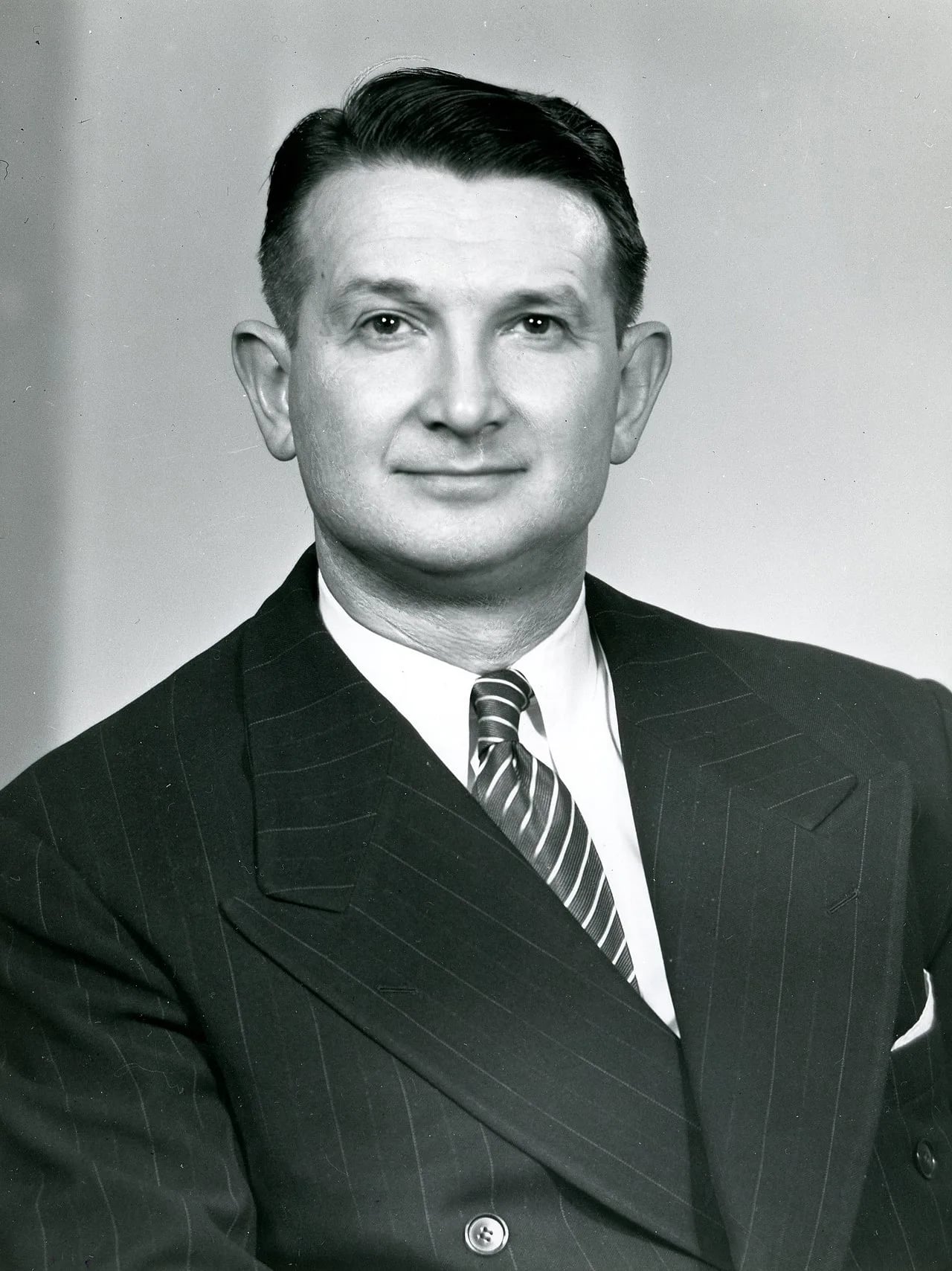 Porträt von Walter P. McConaughy (1908–2000) – Gedenkseite
