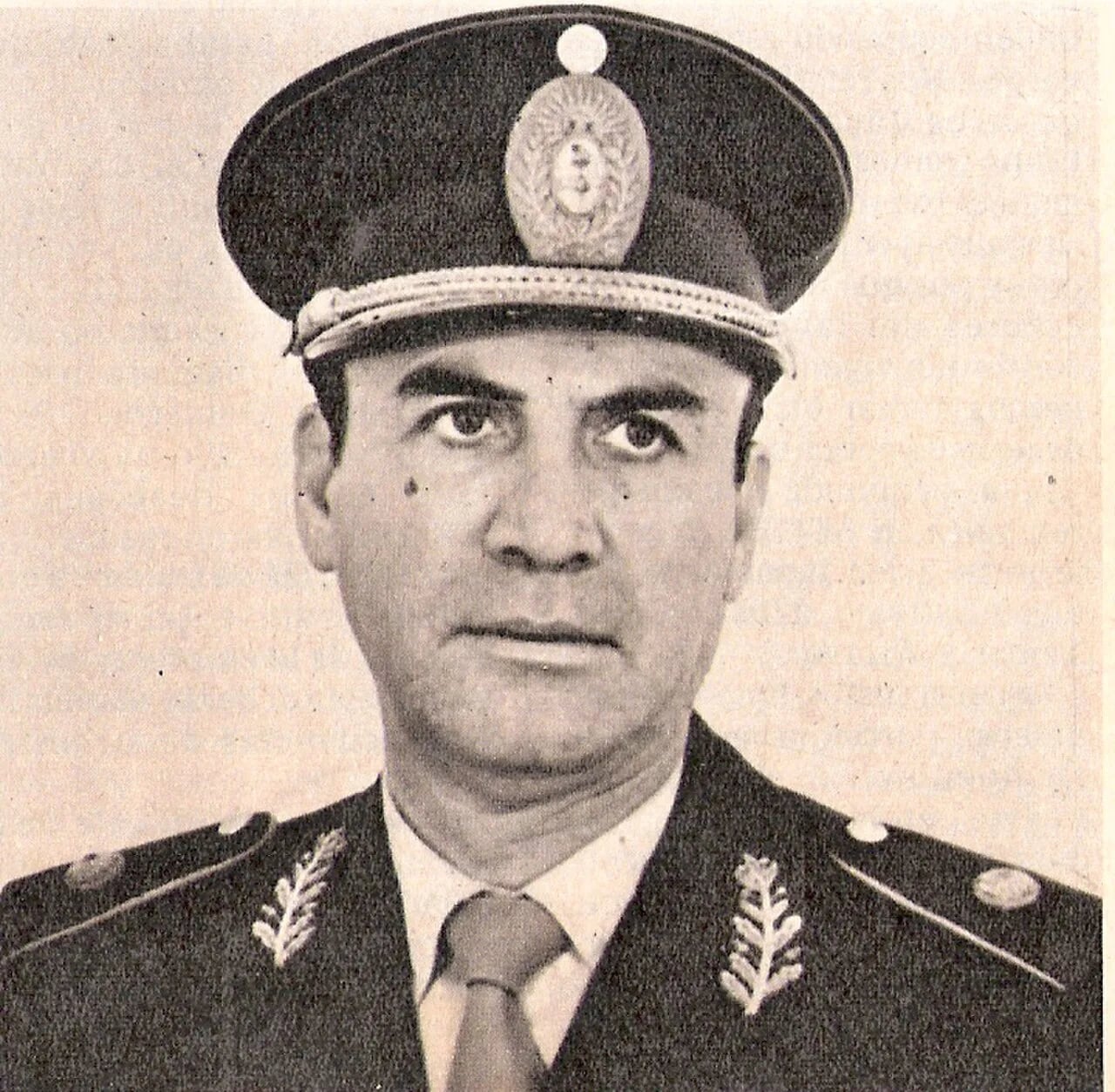 Porträt von Ramón Genaro Díaz Bessone (1925–2017) – Gedenkseite