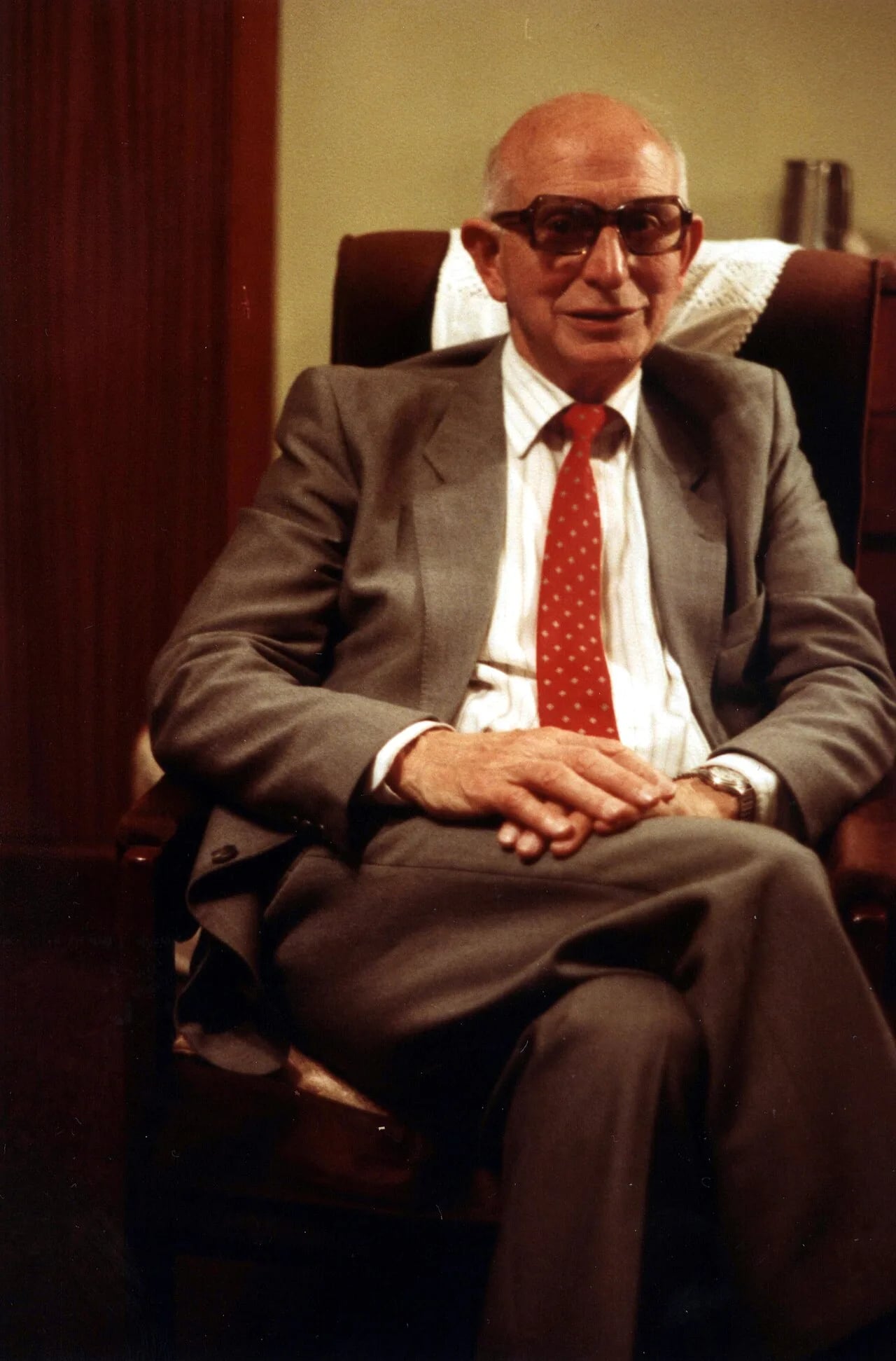 Porträt von Hugh Gibbons (1916–2007) – Gedenkseite