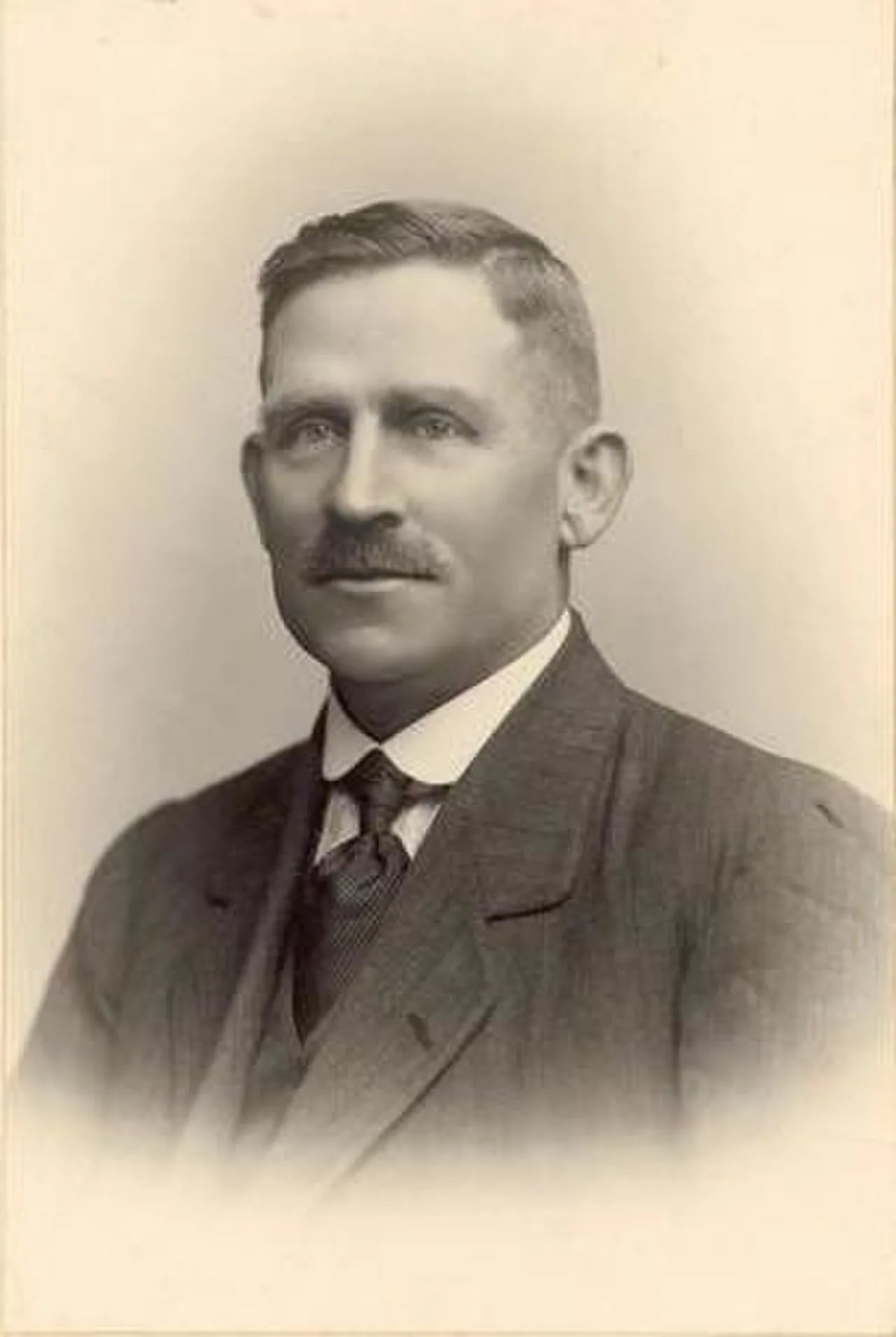 Porträt von Hugh McClelland (1875–1958) – Gedenkseite