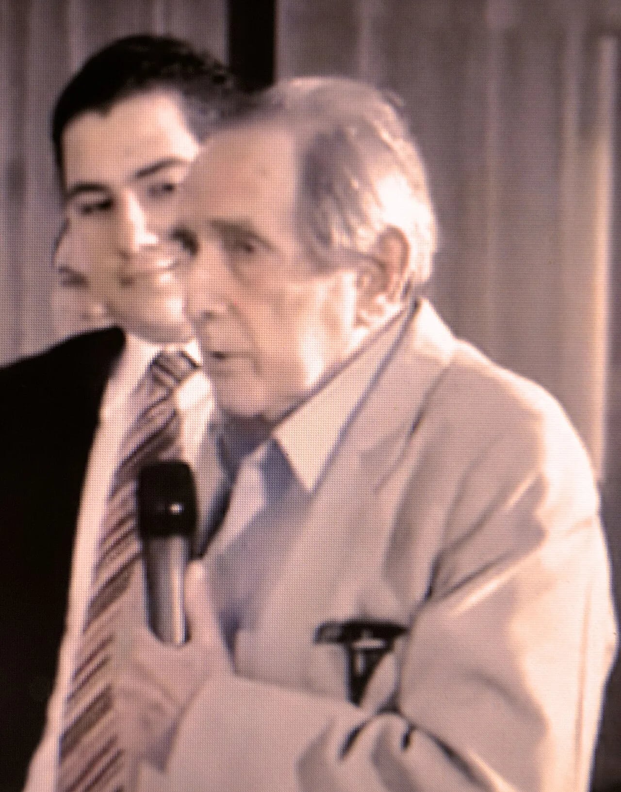 Porträt von Jorge Manuel Dengo Obregón (1918–2012) – Gedenkseite