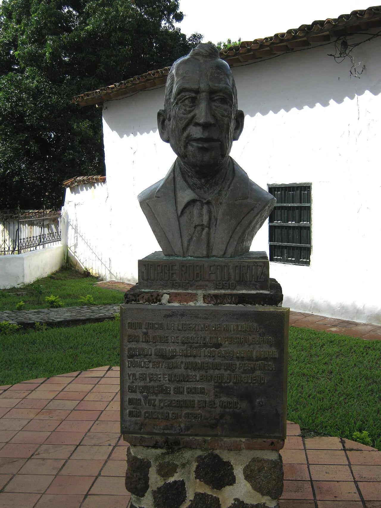 Portrait of Jorge Robledo Ortiz (1917–1990) – memorial page