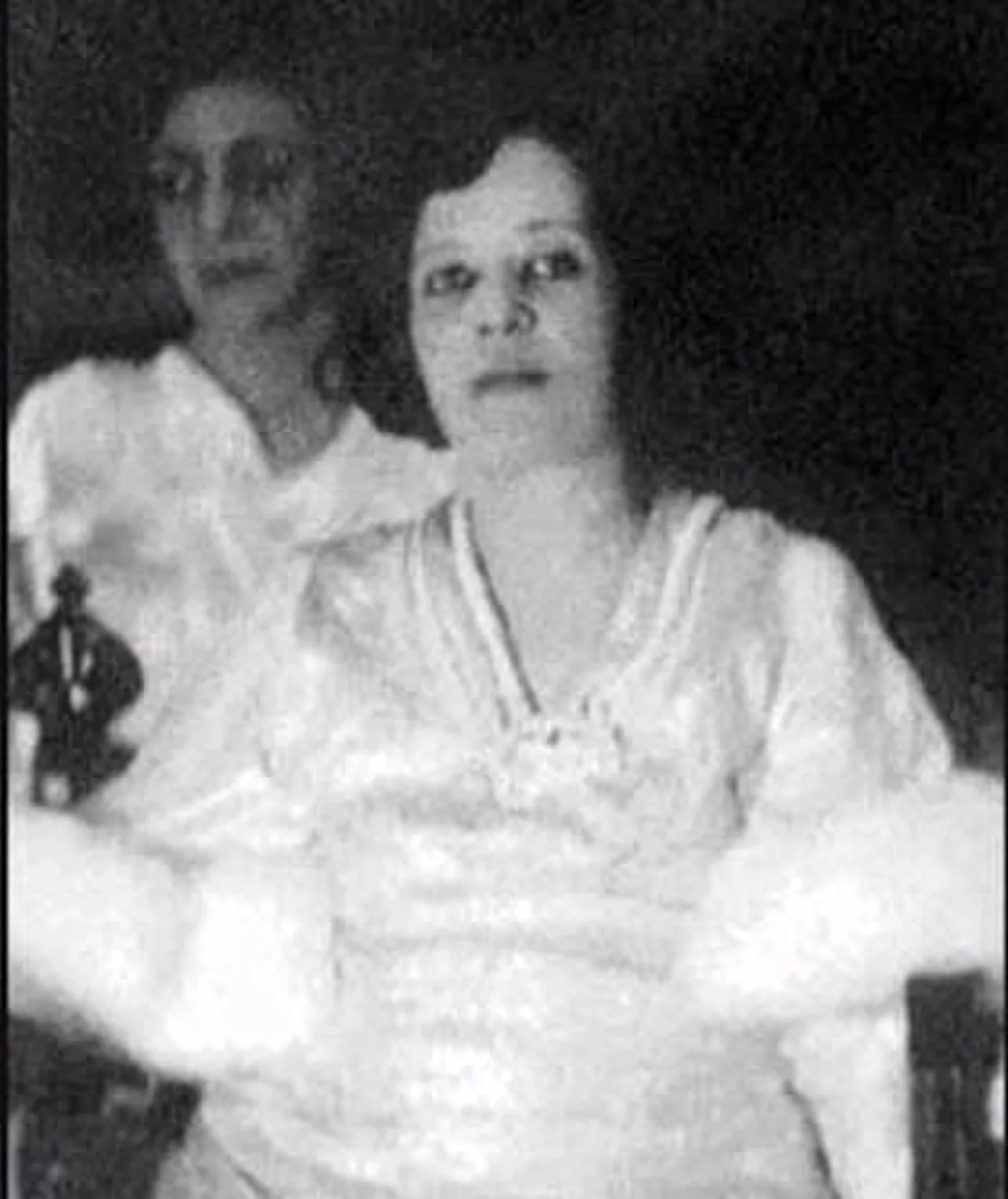 Porträt von Huzaima bint Nasser (1884–1935) – Gedenkseite