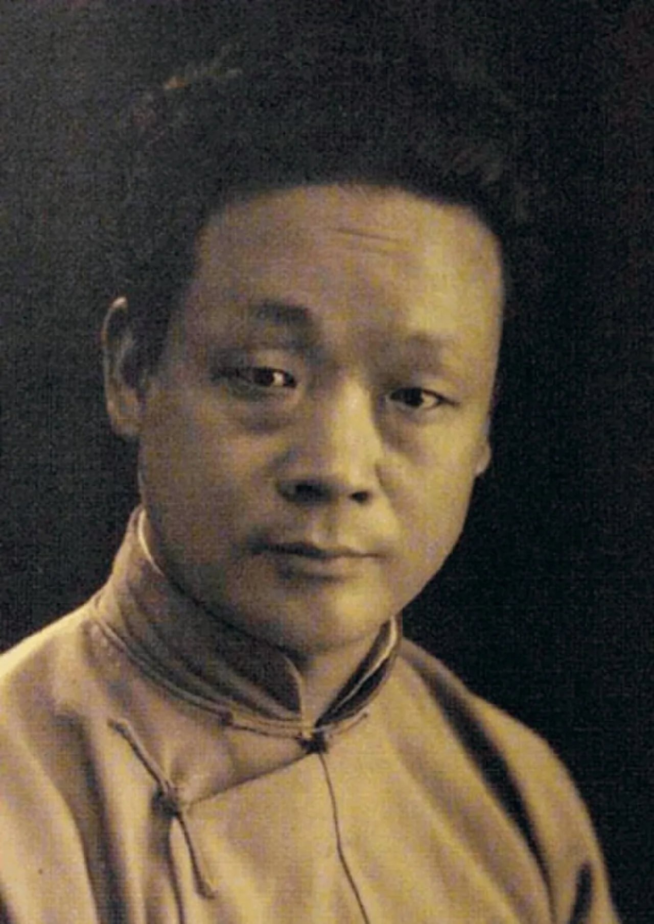 Porträt von Dong Zuobin (1895–1963) – Gedenkseite