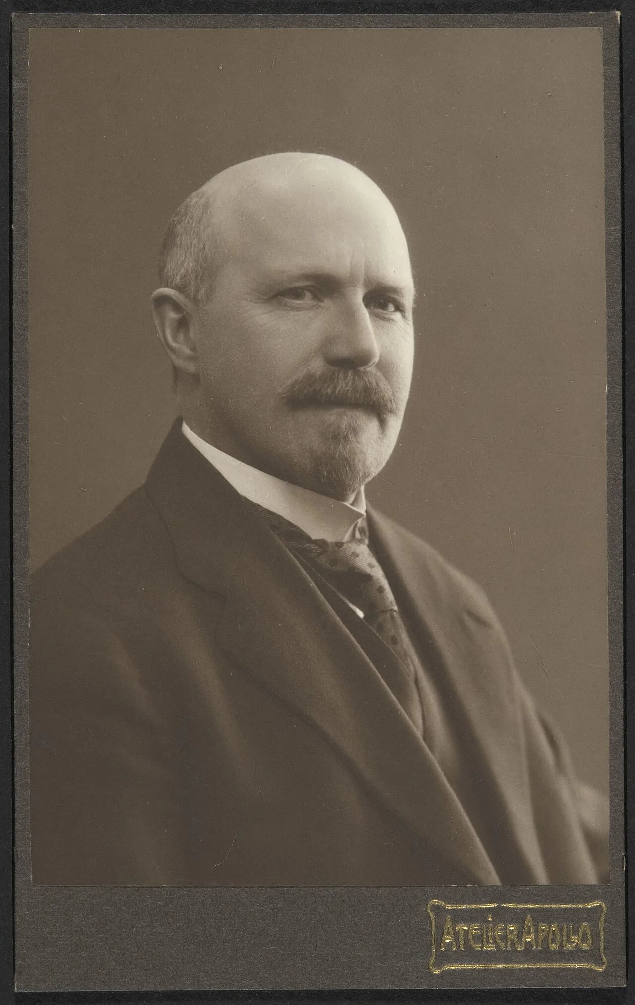 Portrait of Uno Lindelöf (1868–1944) – memorial page