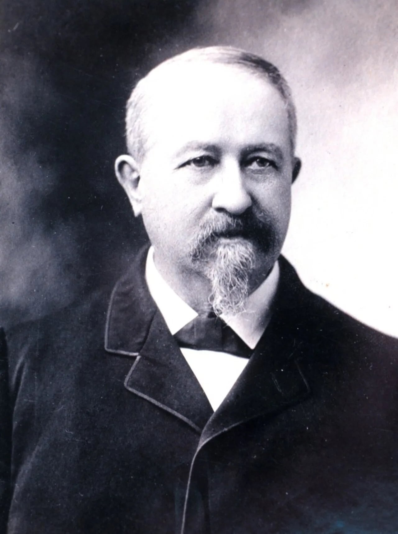 Portrait of Clarence Edward Dutton (1841–1912) – memorial page