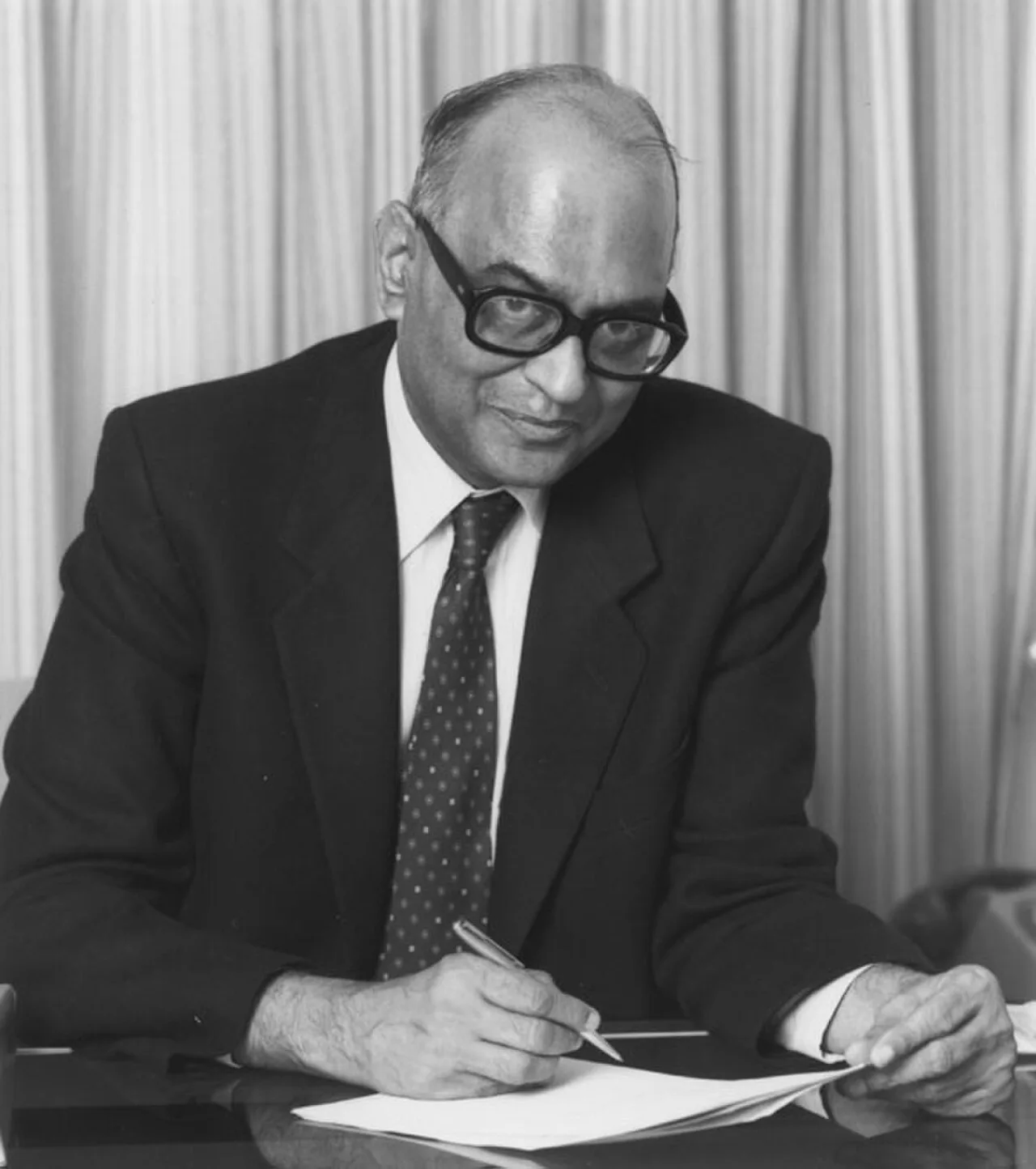 Portrait of I. G. Patel (1924–2005) – memorial page