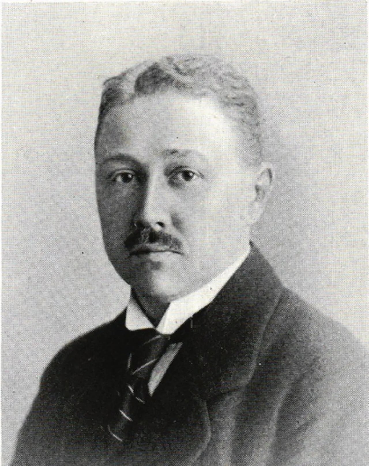Portrait of Paul Magnusson (1876–1968) – memorial page