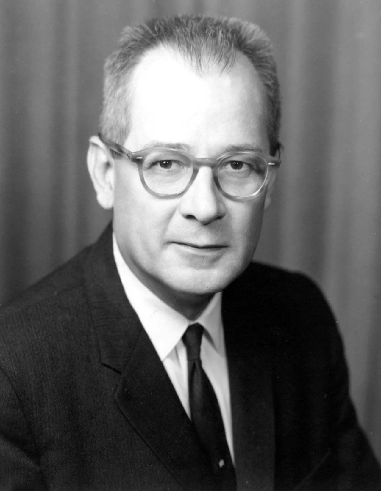 Porträt von W. Willard Wirtz (1912–2010) – Gedenkseite