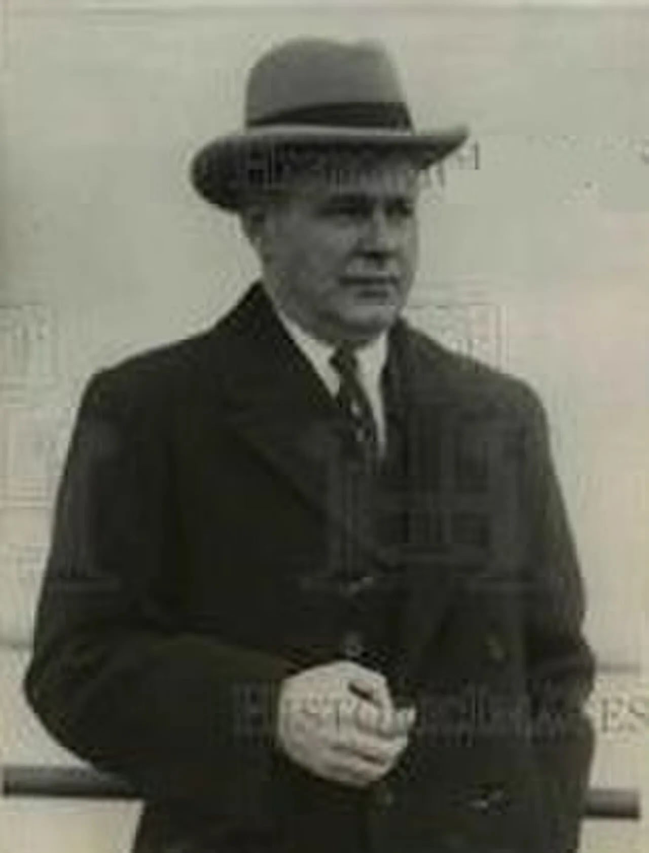Portrait of Roi Cooper Megrue (1882–1927) – memorial page