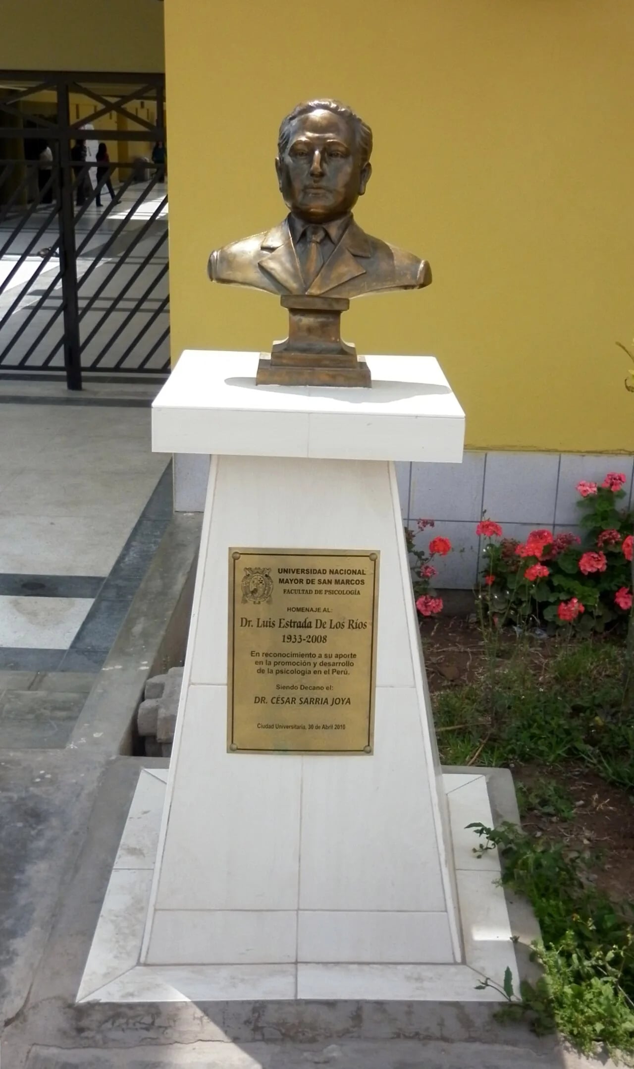 Portrait of Luis Estrada de los Ríos (1933–2008) – memorial page