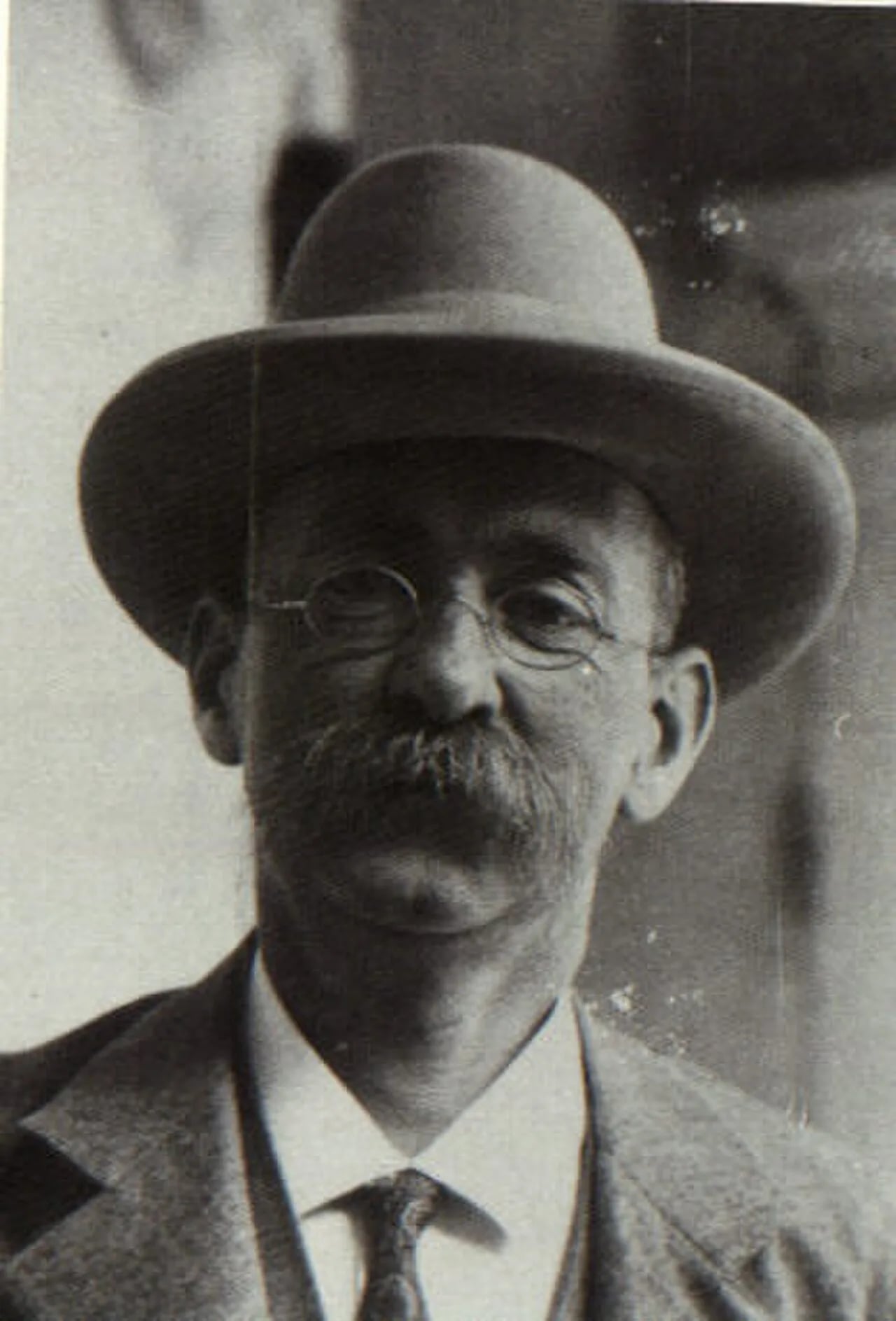 Portrait of Luis Long (1854–1927) – memorial page