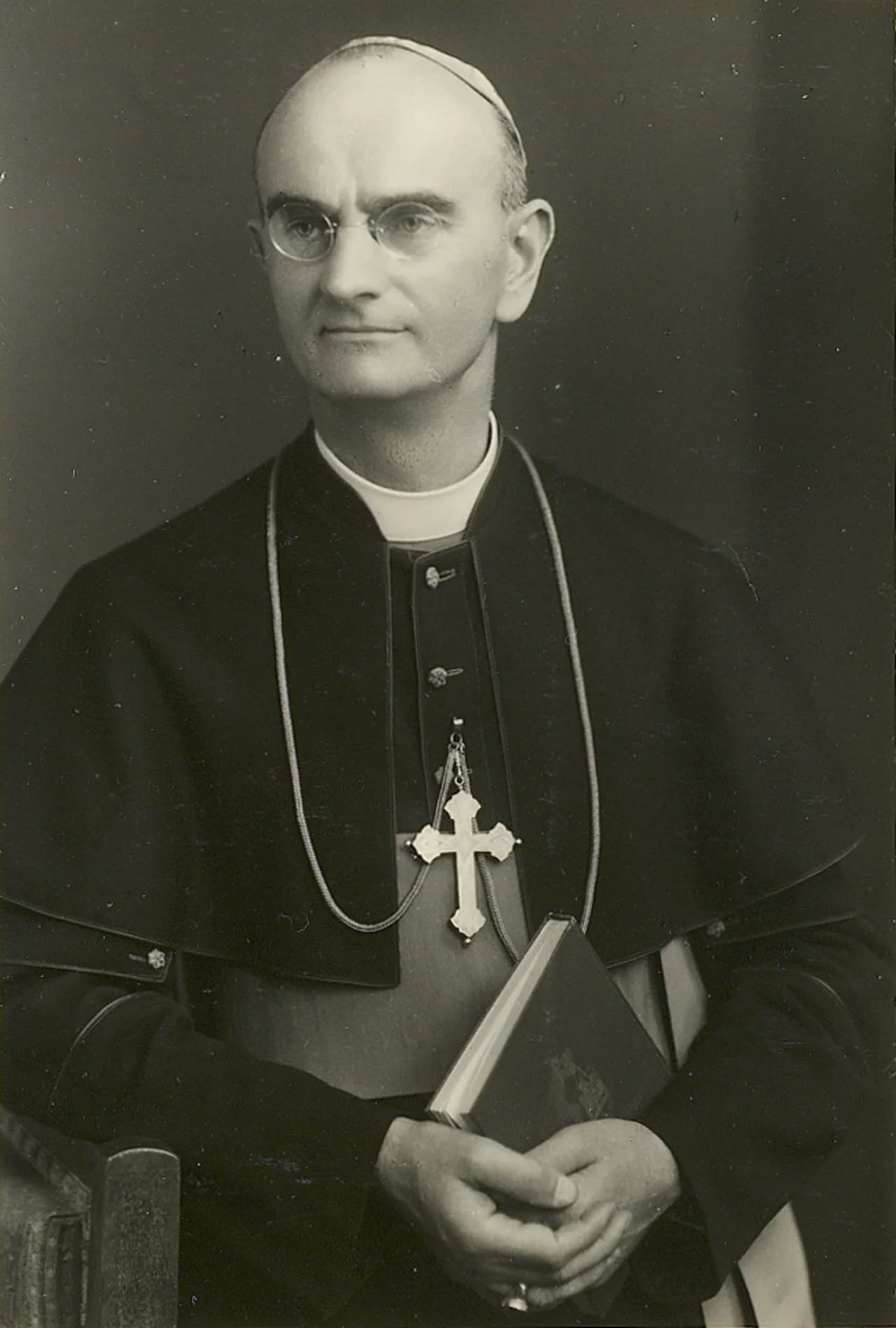 Portrait of Ignatius Arnoz (1885–1950) – memorial page