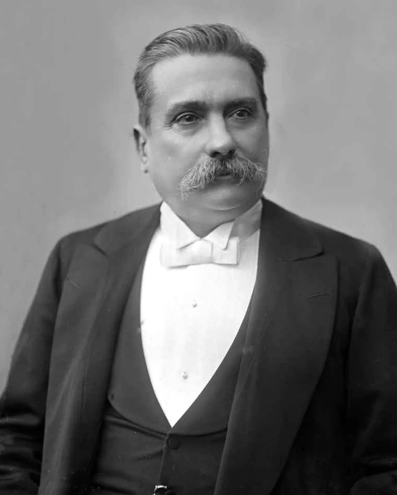 Porträt von Manuel Pablo Olaechea (1843–1913) – Gedenkseite