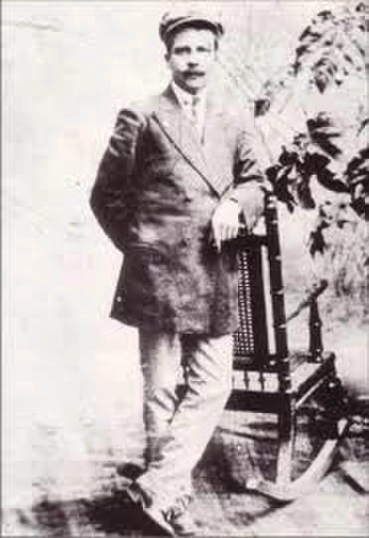 Portrait of Mario Urteaga Alvarado (1875–1957) – memorial page