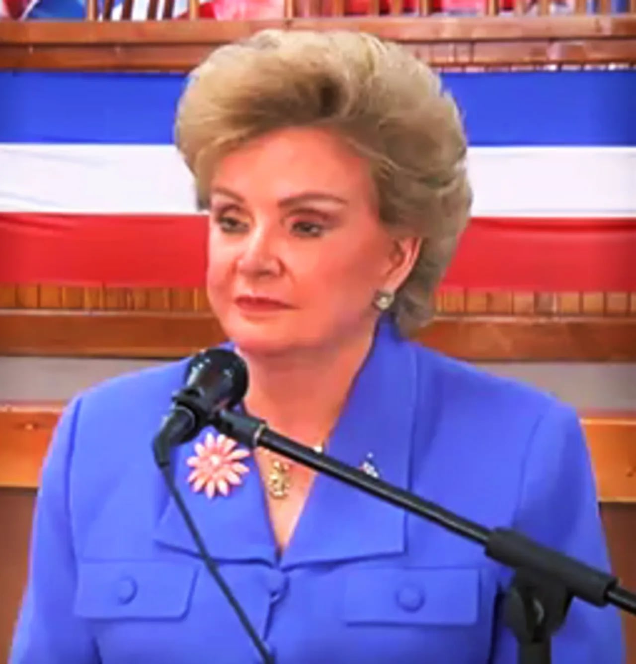 Porträt von Gloria Salguero Gross (1941–2015) – Gedenkseite