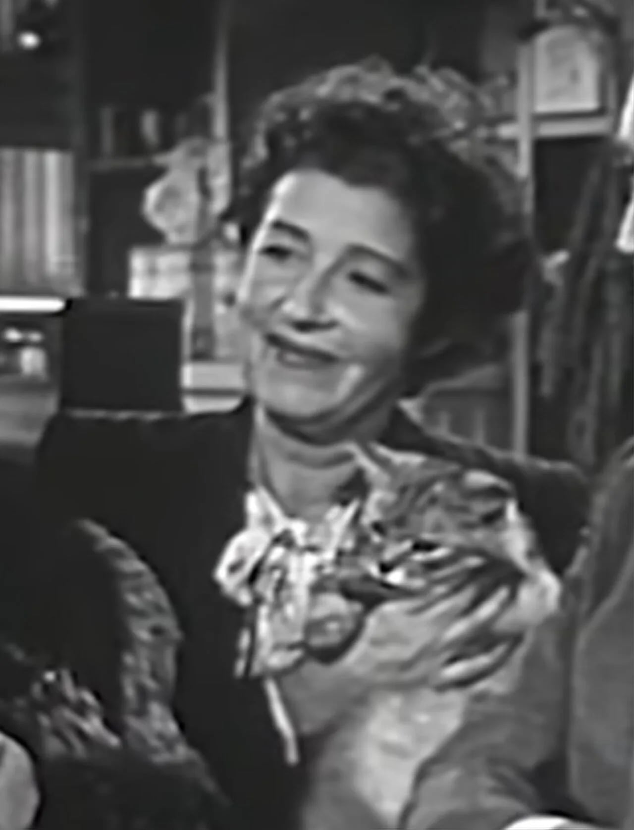 Portrait of Luella Gear (1897–1980) – memorial page