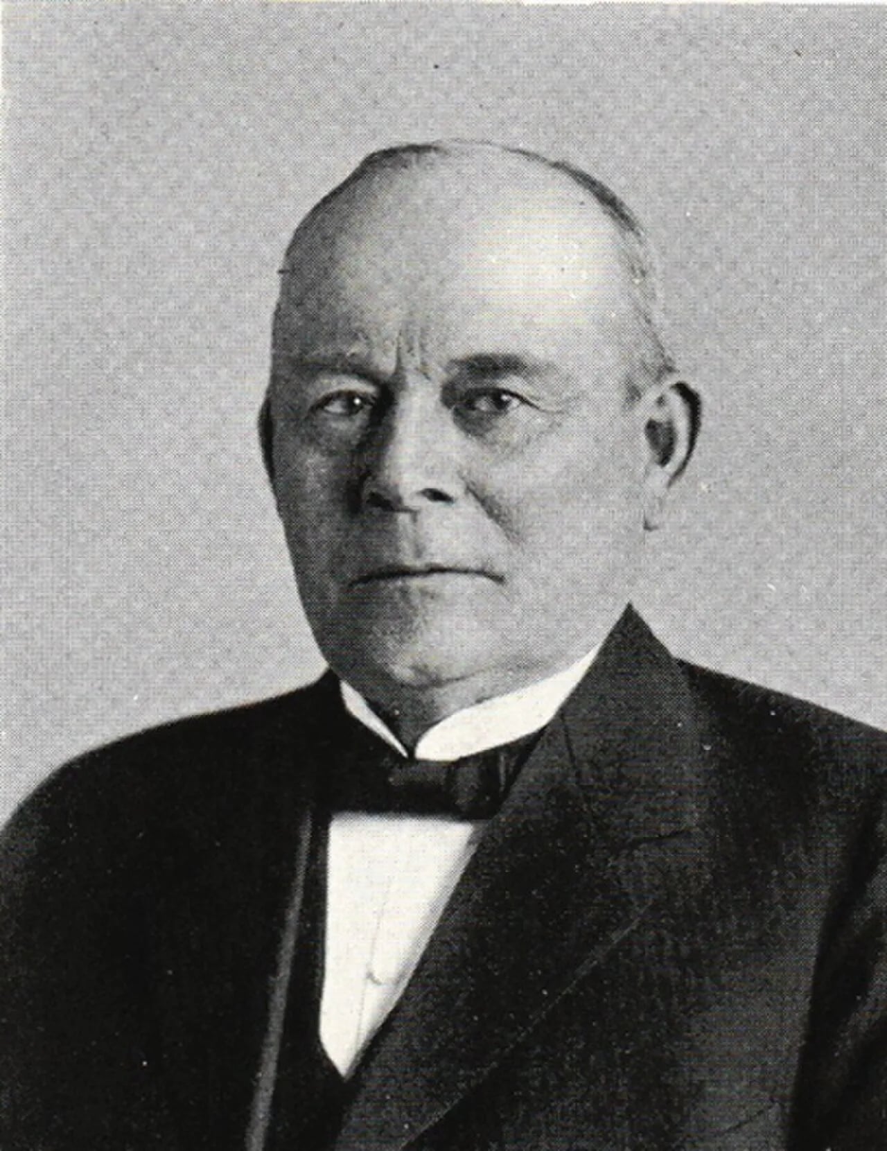 Porträt von Cornelius Olsson (1857–1937) – Gedenkseite